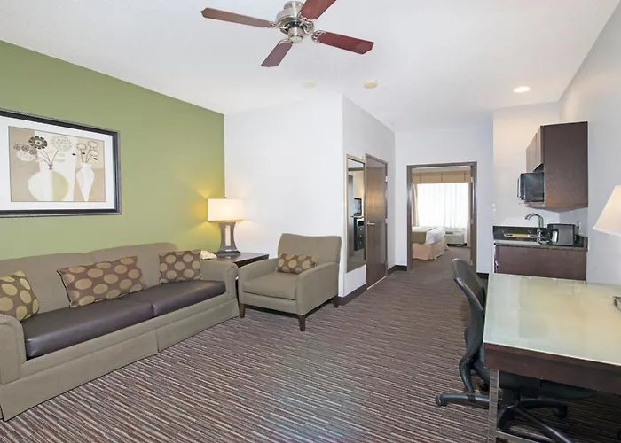 Express & Chicago Deerfield Lincolnshire By Ihg Hotel Riverwoods