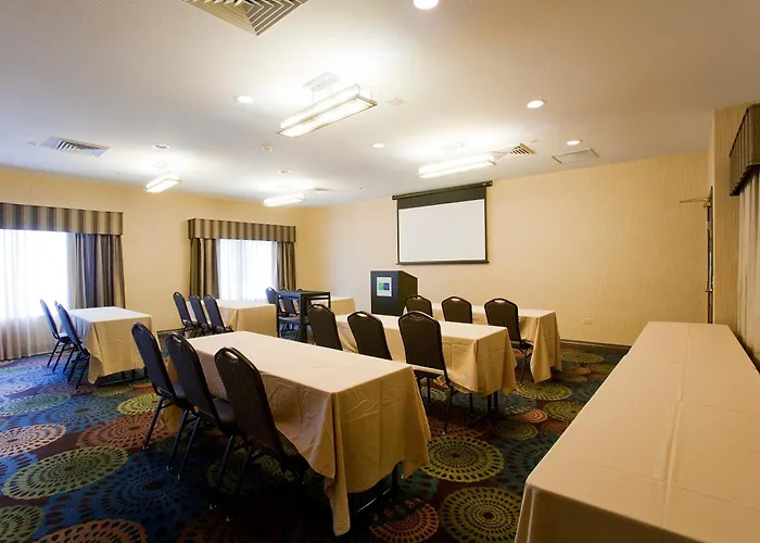 Express & Chicago Deerfield Lincolnshire By Ihg 2*