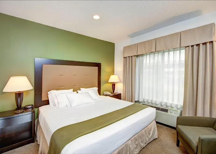Hotel Express & Chicago Deerfield Lincolnshire By Ihg 2*