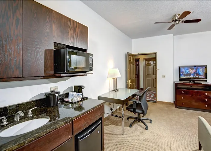Express & Chicago Deerfield Lincolnshire By Ihg 2*