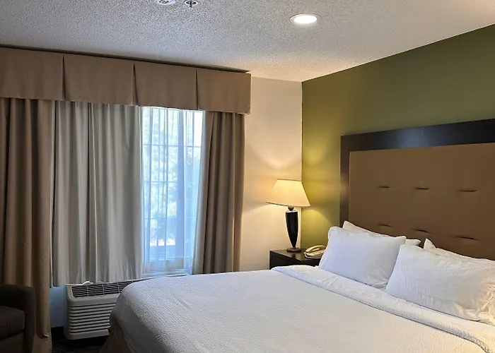 Hotel Express & Chicago Deerfield Lincolnshire By Ihg