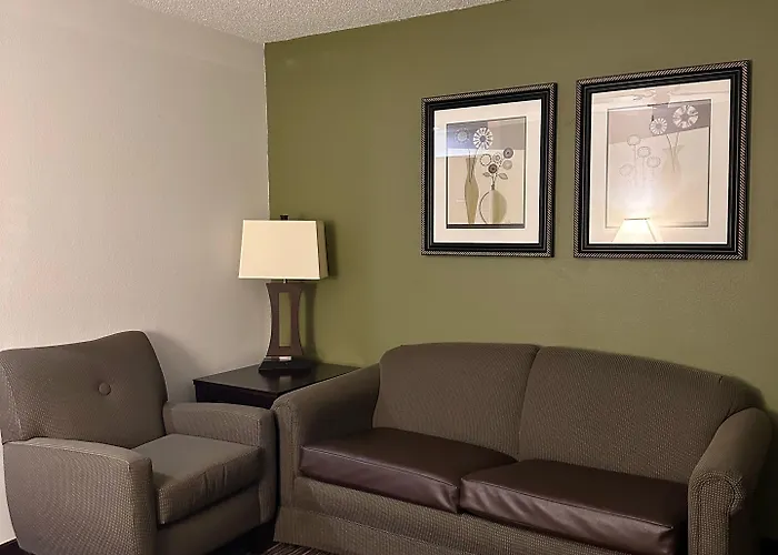 Hotel Express & Chicago Deerfield Lincolnshire By Ihg 2*