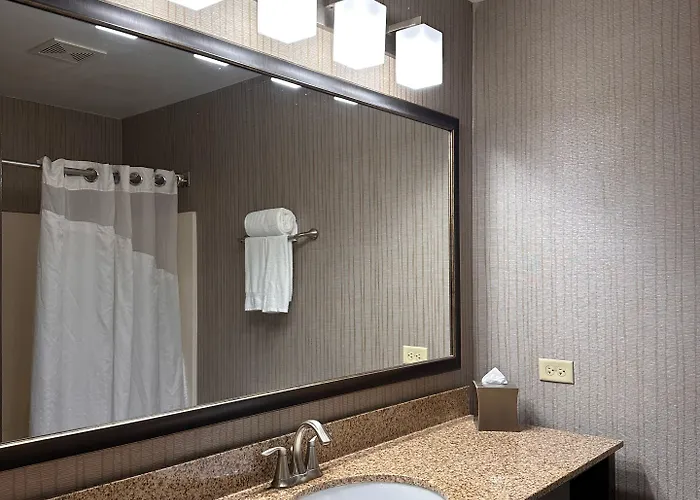 Express & Chicago Deerfield Lincolnshire By Ihg Hotel