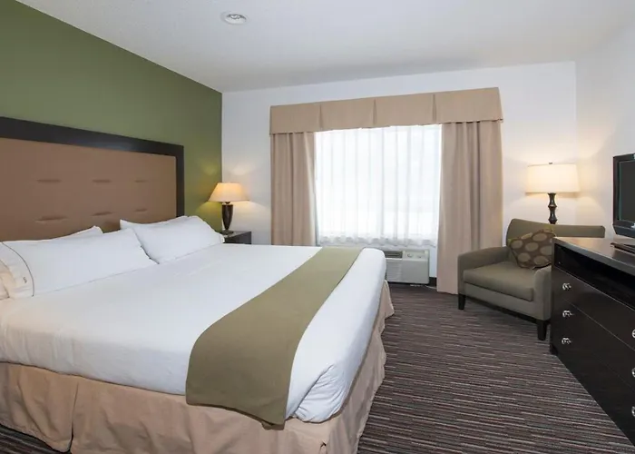 Express & Chicago Deerfield Lincolnshire By Ihg Hotel